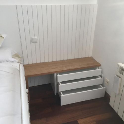 Mesita de dormitorio