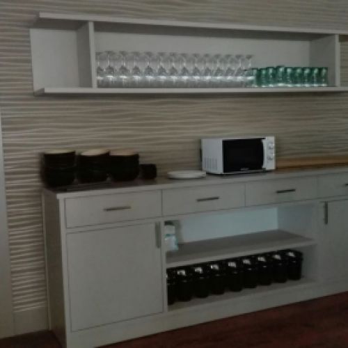 Mueble aparador y vitrina superor para hostelería