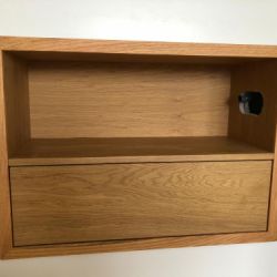 Mesita con cajón encastrado