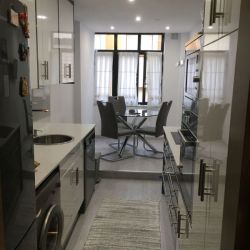 Cocina con muebles de madera