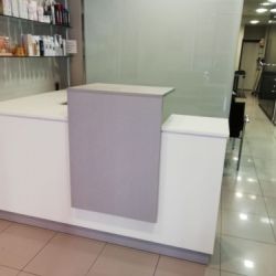 Mueble de comercio en color blanco