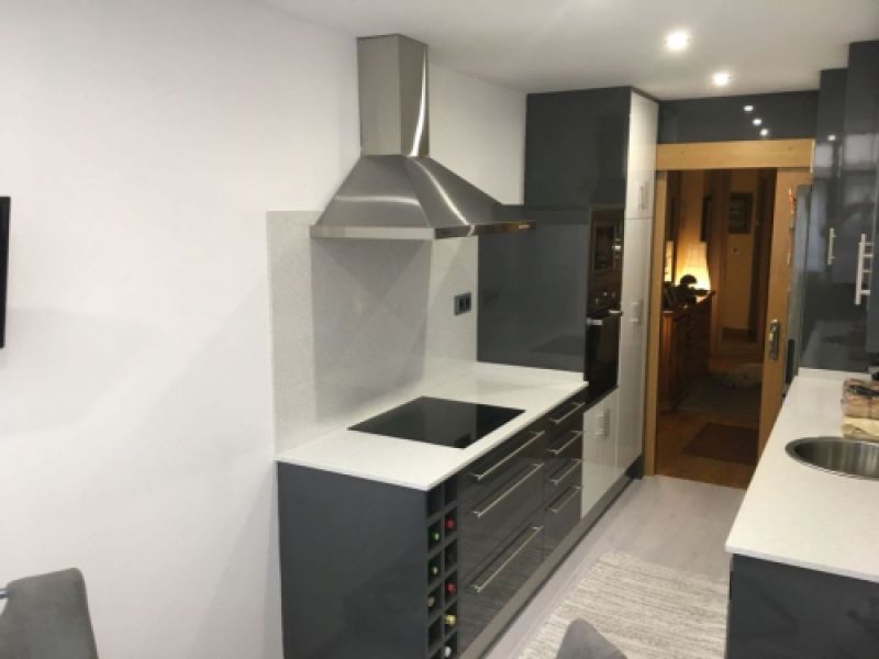 Muebles de cocina de madera de color gris