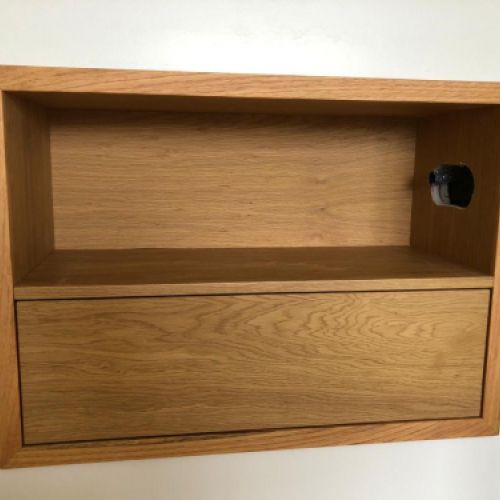 Mesita con cajón encastrado