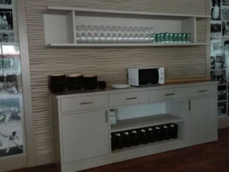 Mueble aparador y vitrina superor para hostelería